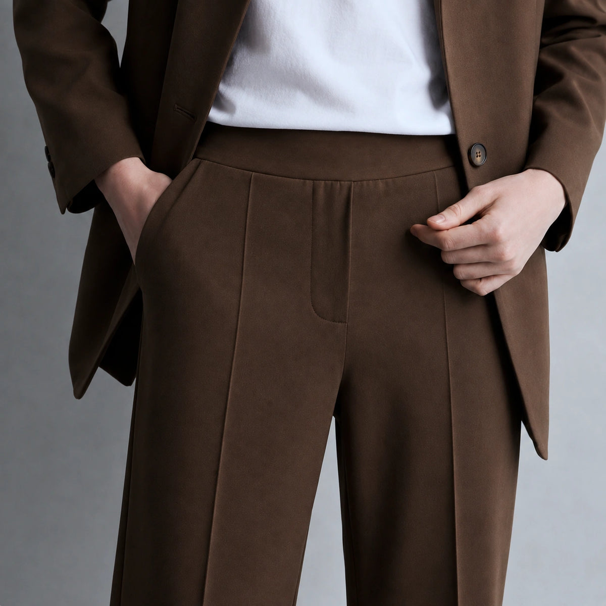 calça marrom combina com qual cor de blusa